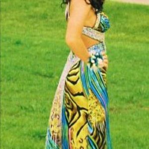 Form gown - backless - cache size 2